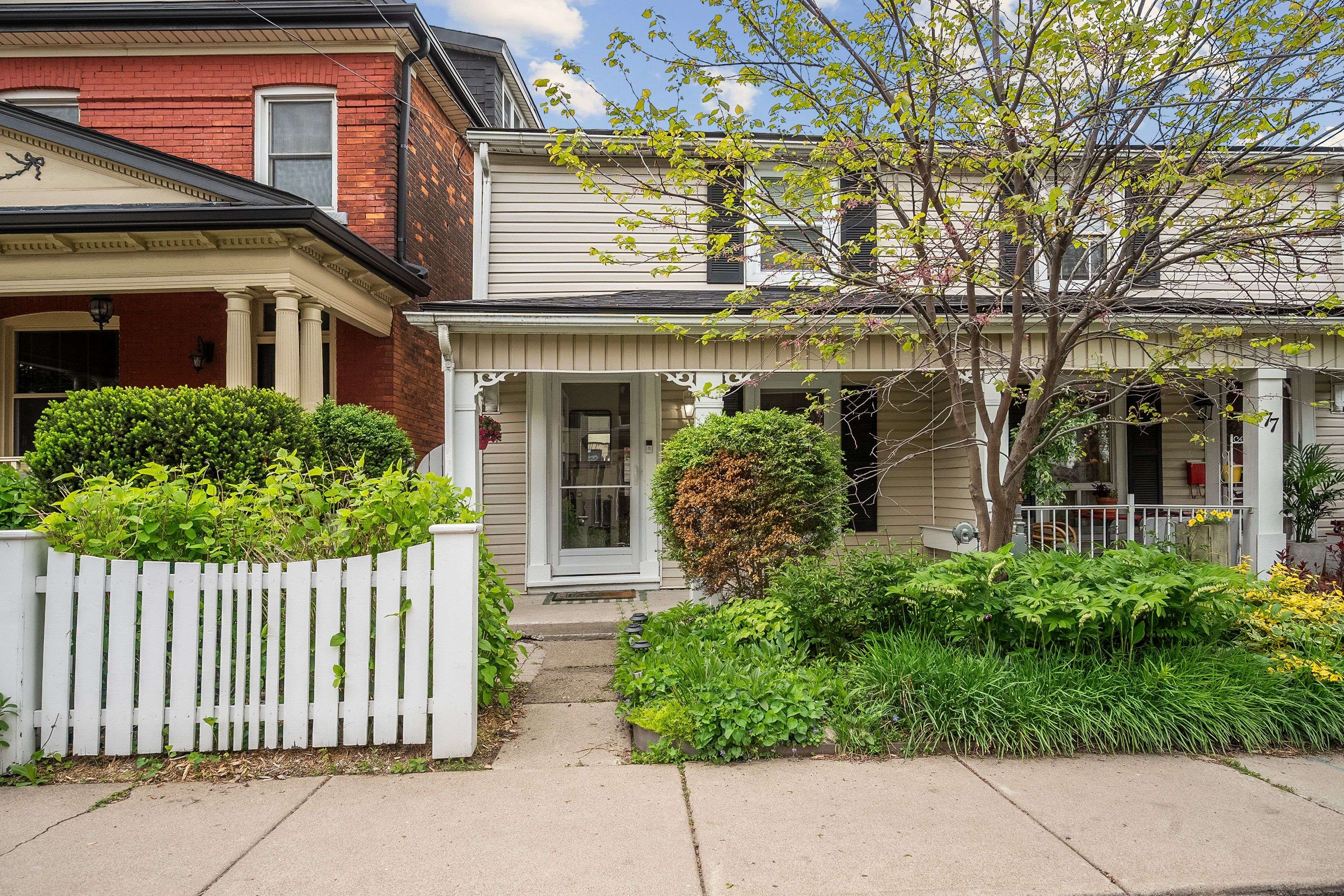 Hamilton, ON L8R 2X7,75 Ray ST N