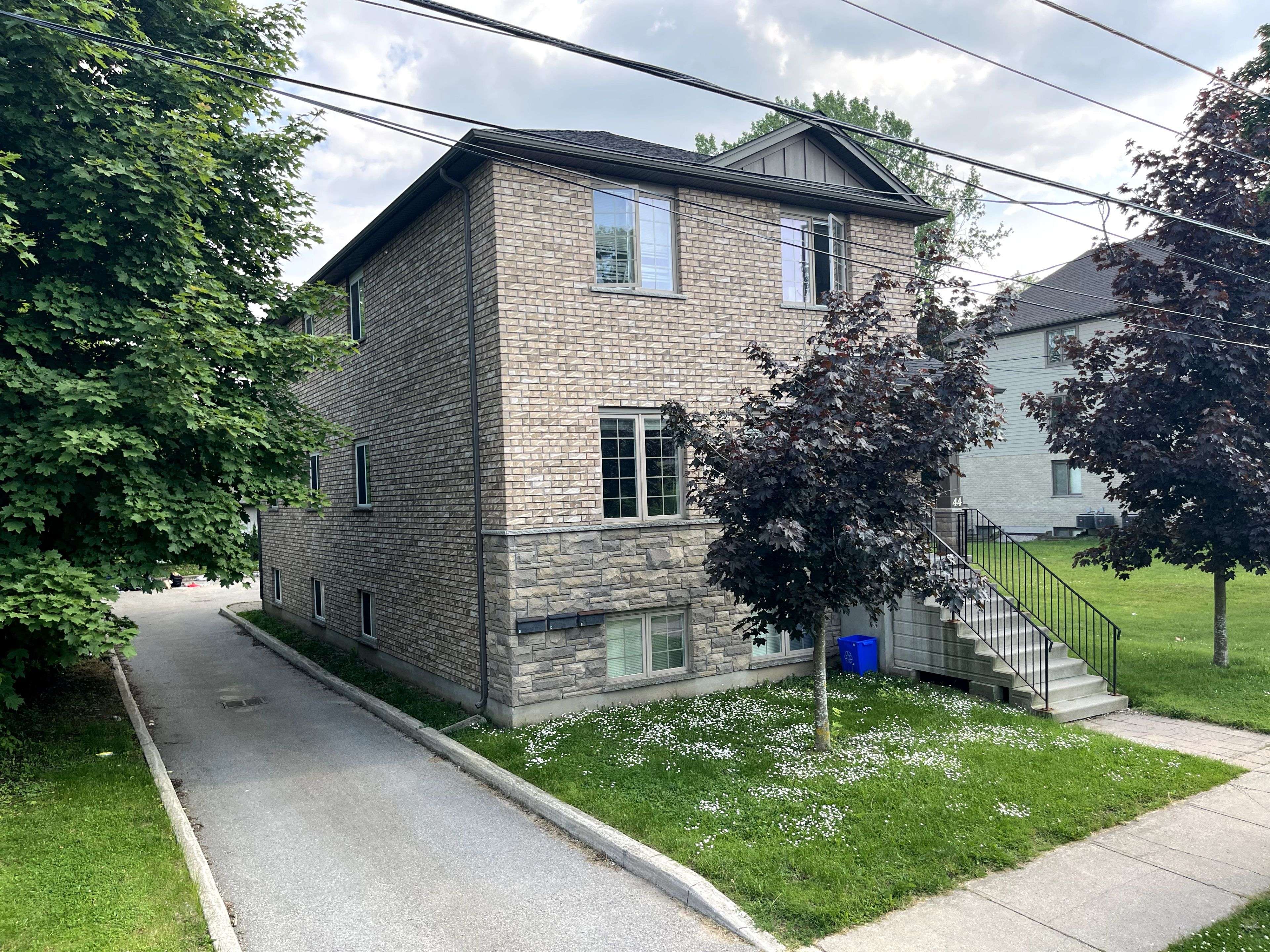 London North, ON N6G 1B2,44 Essex ST