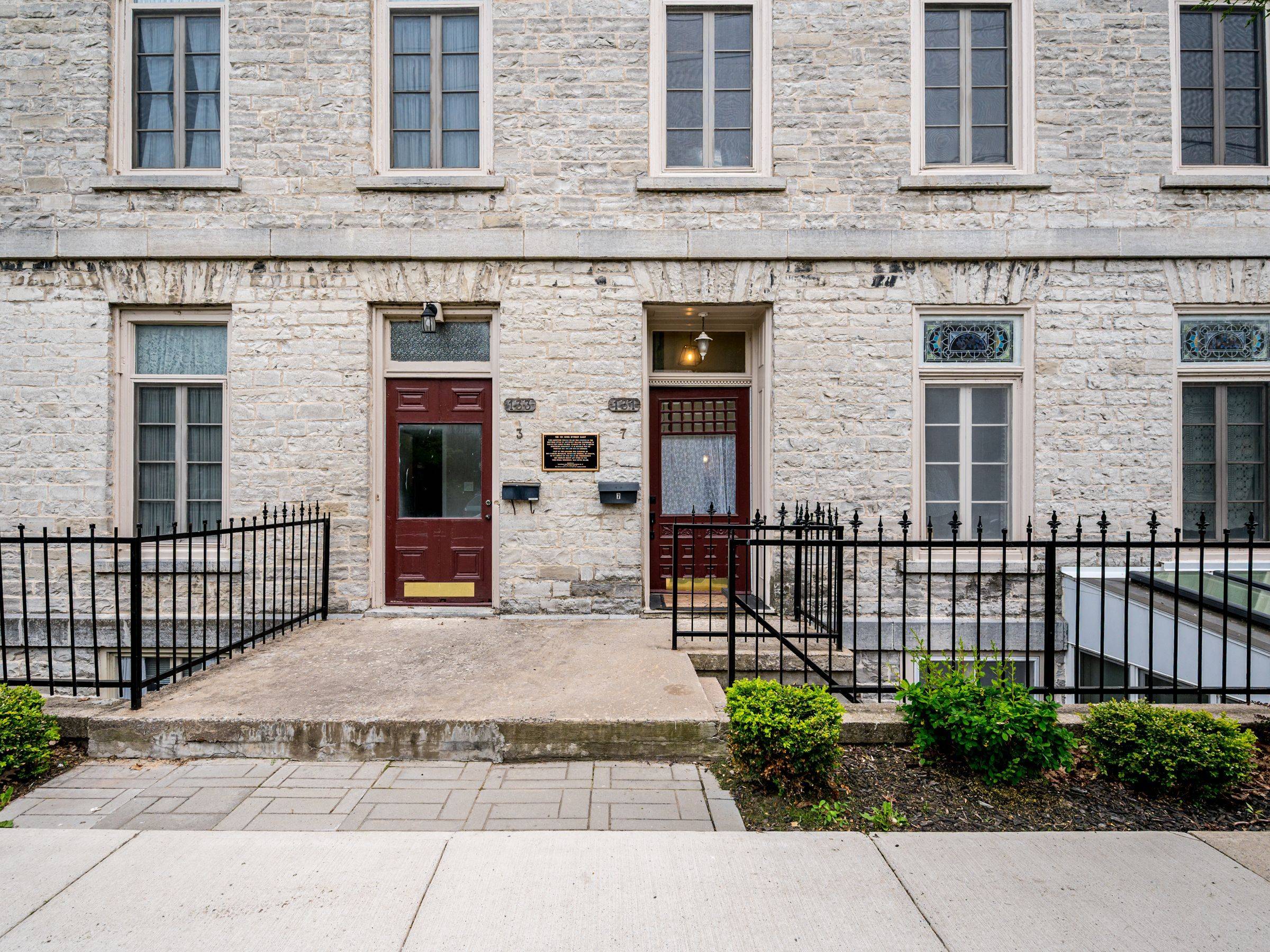 Kingston, ON K7L 2Z9,131 King ST E #7