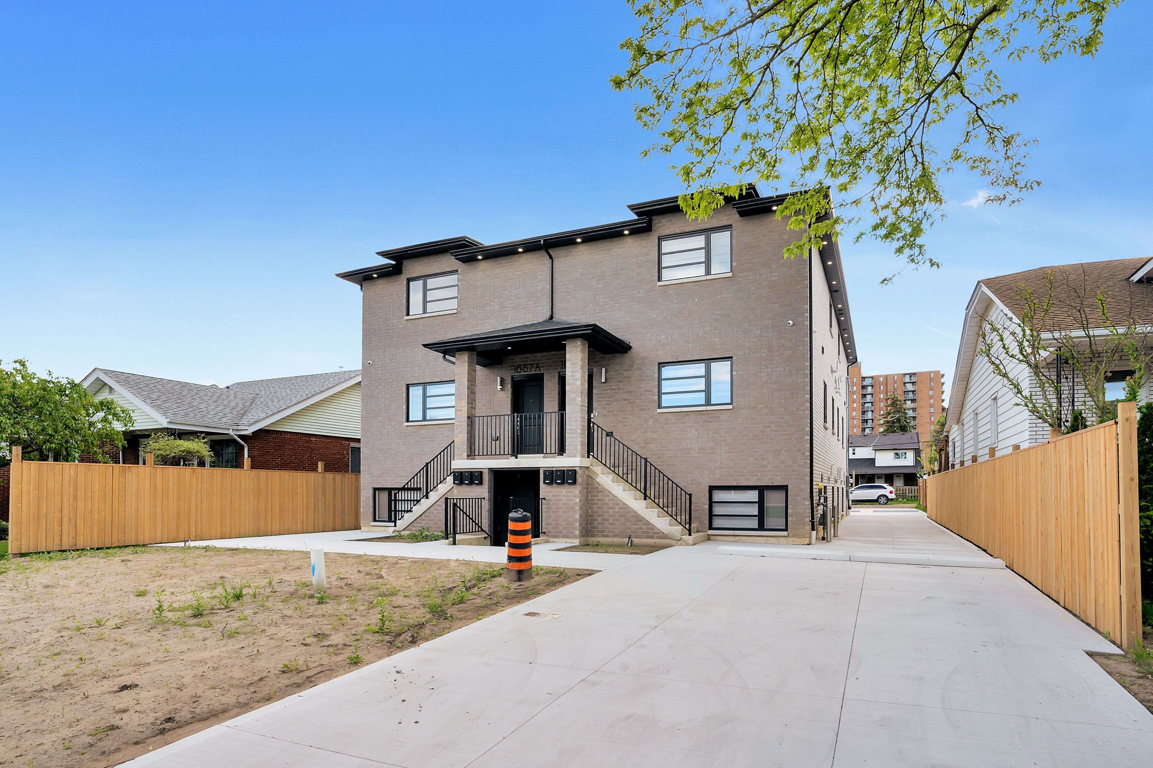 1657 Windsor AVE #C, Windsor, ON N8X 3M5