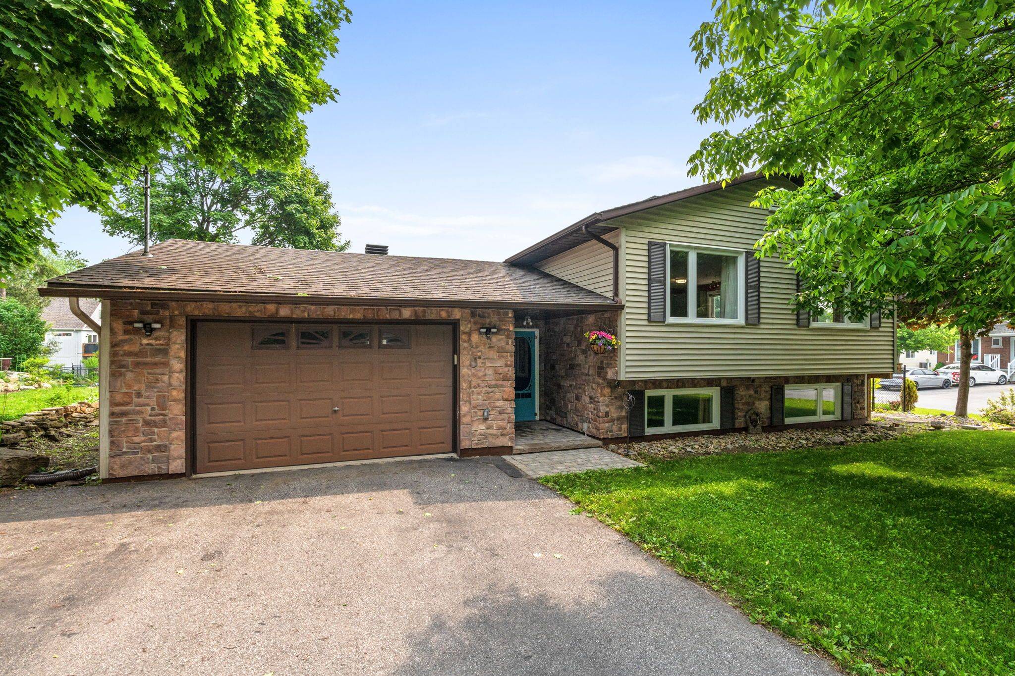 105 Campbell ST, Carleton Place, ON K7C 2R8