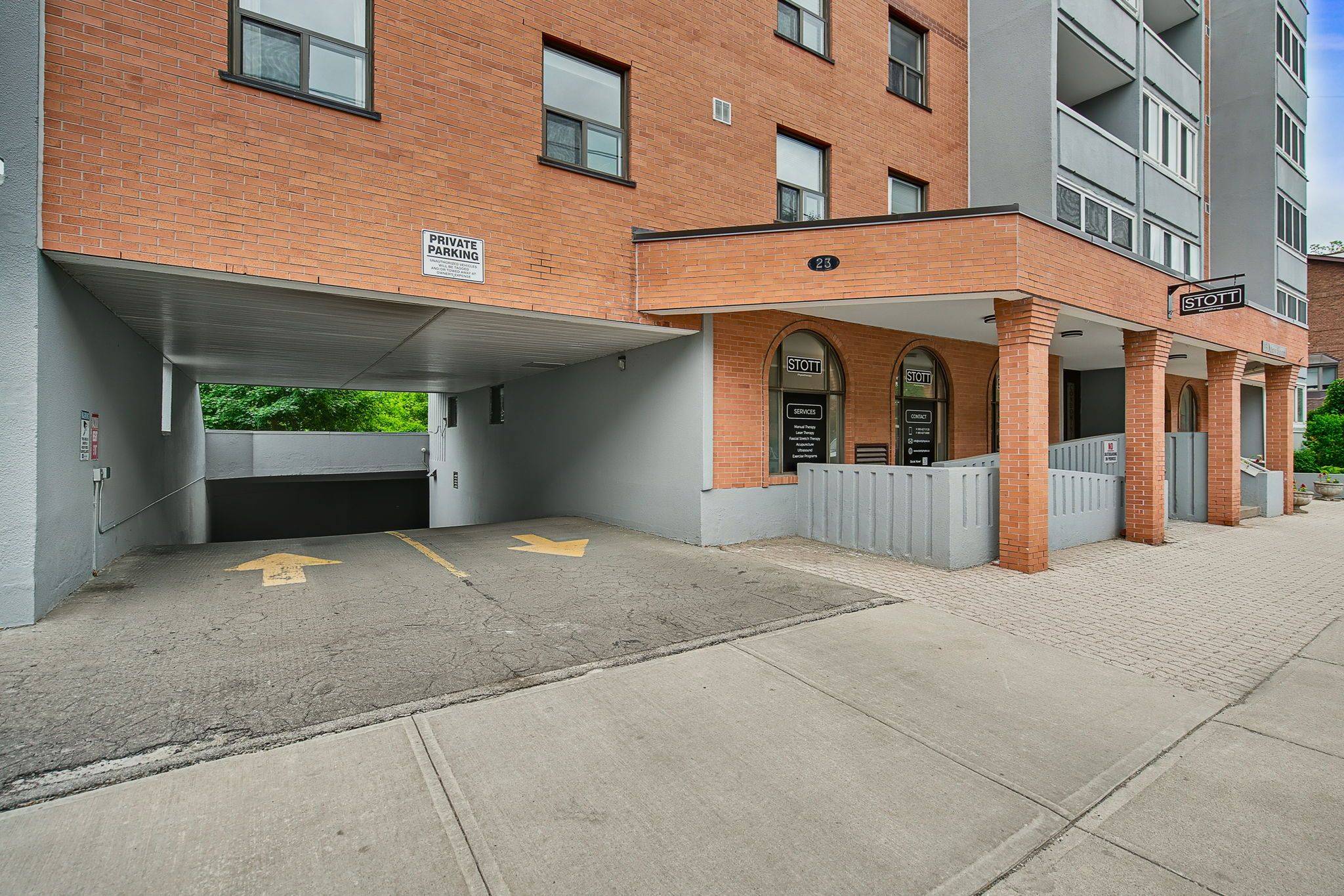 Hamilton, ON L9H 2P7,23 Main ST #501