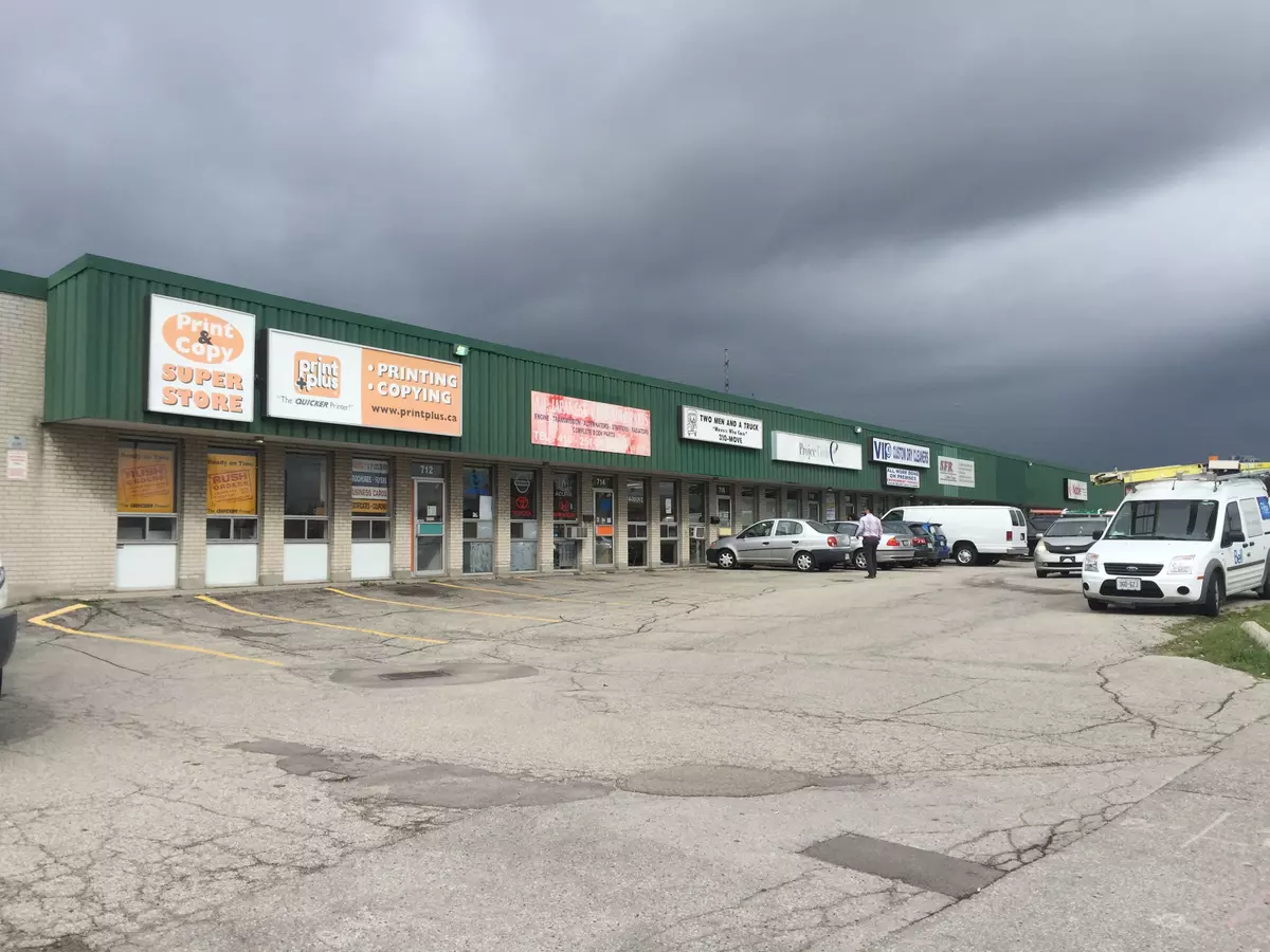 Toronto W08, ON M8Z 5G5,740 Kipling AVE #Unit 722