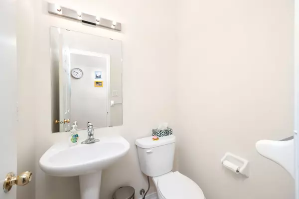 Mississauga, ON L5M 0L4,5182 Angel Stone DR