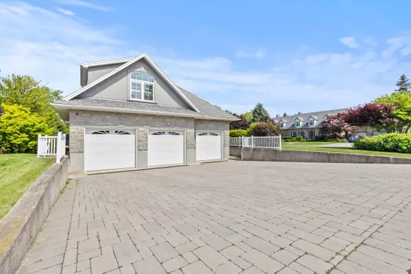 Niagara Falls, ON L2H 2Y1,3689 Cardinal DR