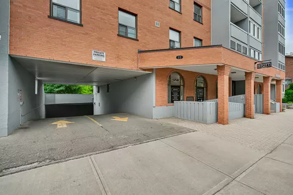 Hamilton, ON L9H 2P7,23 Main ST #501