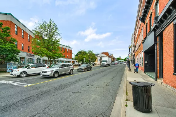 Hamilton, ON L9H 2P7,23 Main ST #501