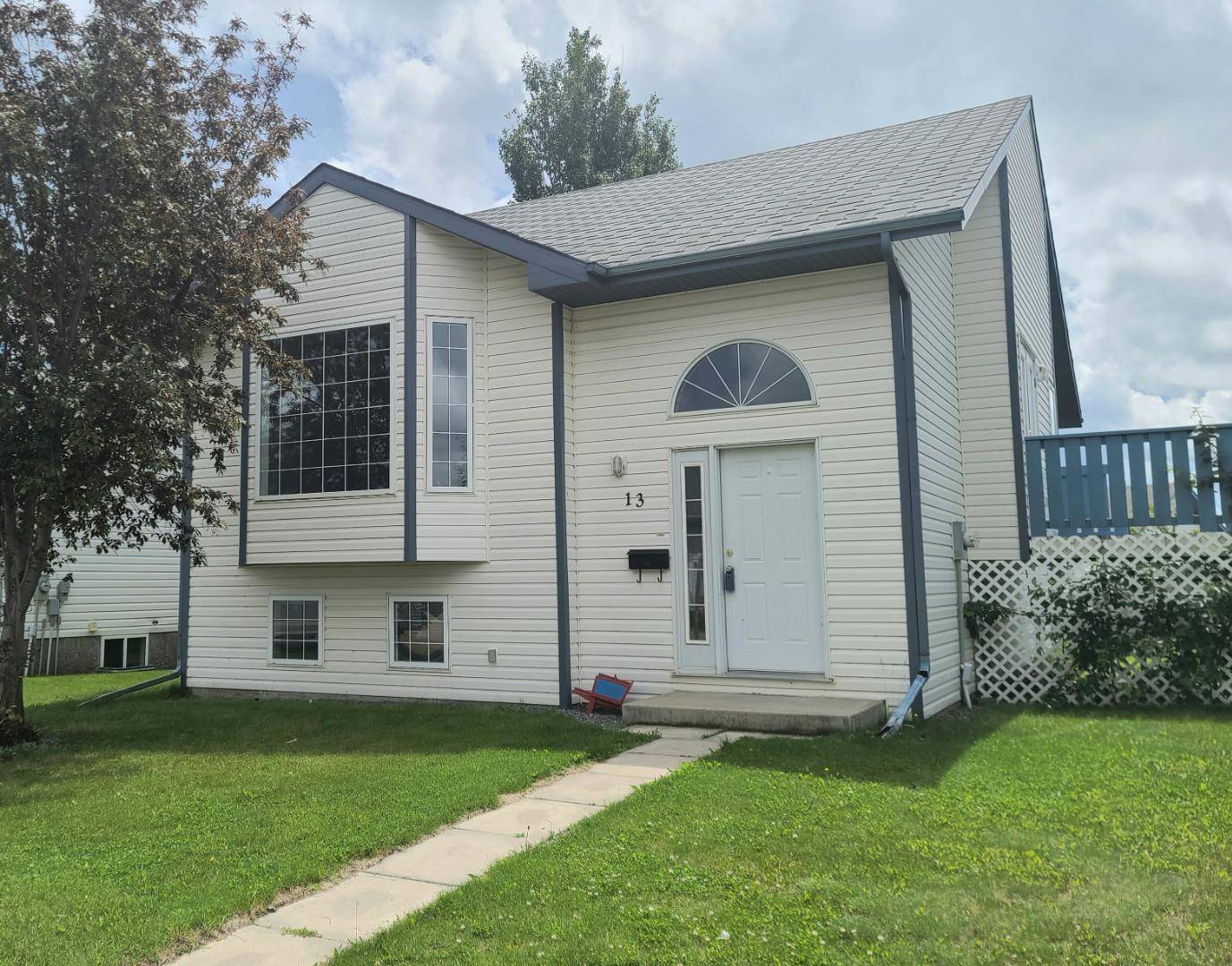 13 Stanford BLVD, Blackfalds, AB T0M 0J0