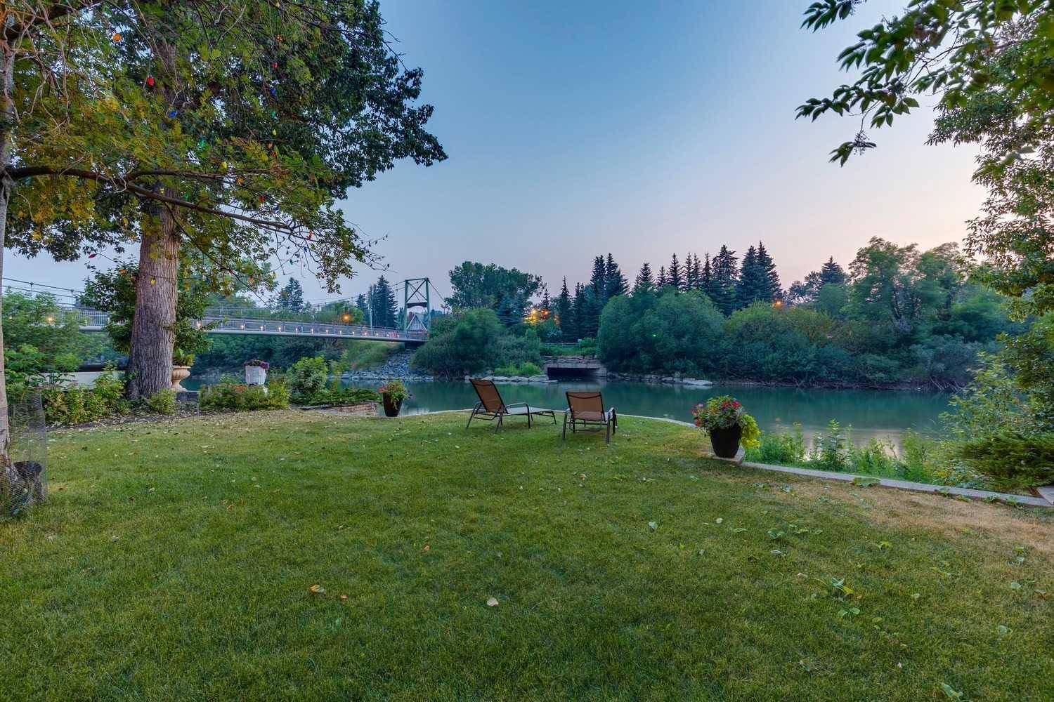 Calgary, AB T2S 0R6,846 Rideau RD Southwest