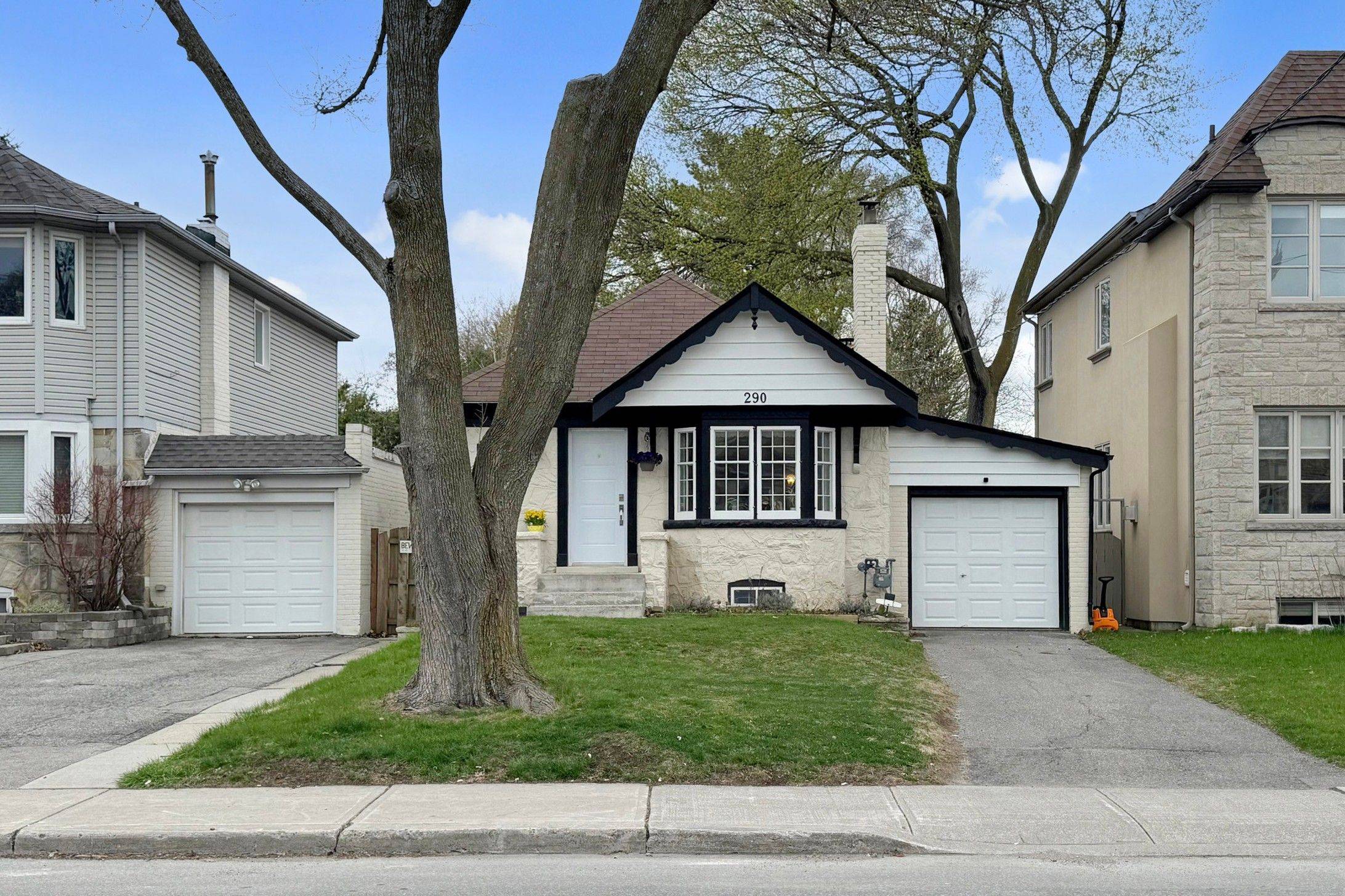 290 Laird DR, Toronto C11, ON M4G 3X5