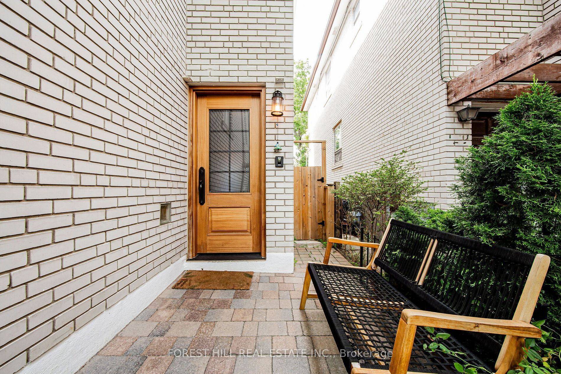 Toronto C03, ON M4R 1H1,165 St Clements AVE