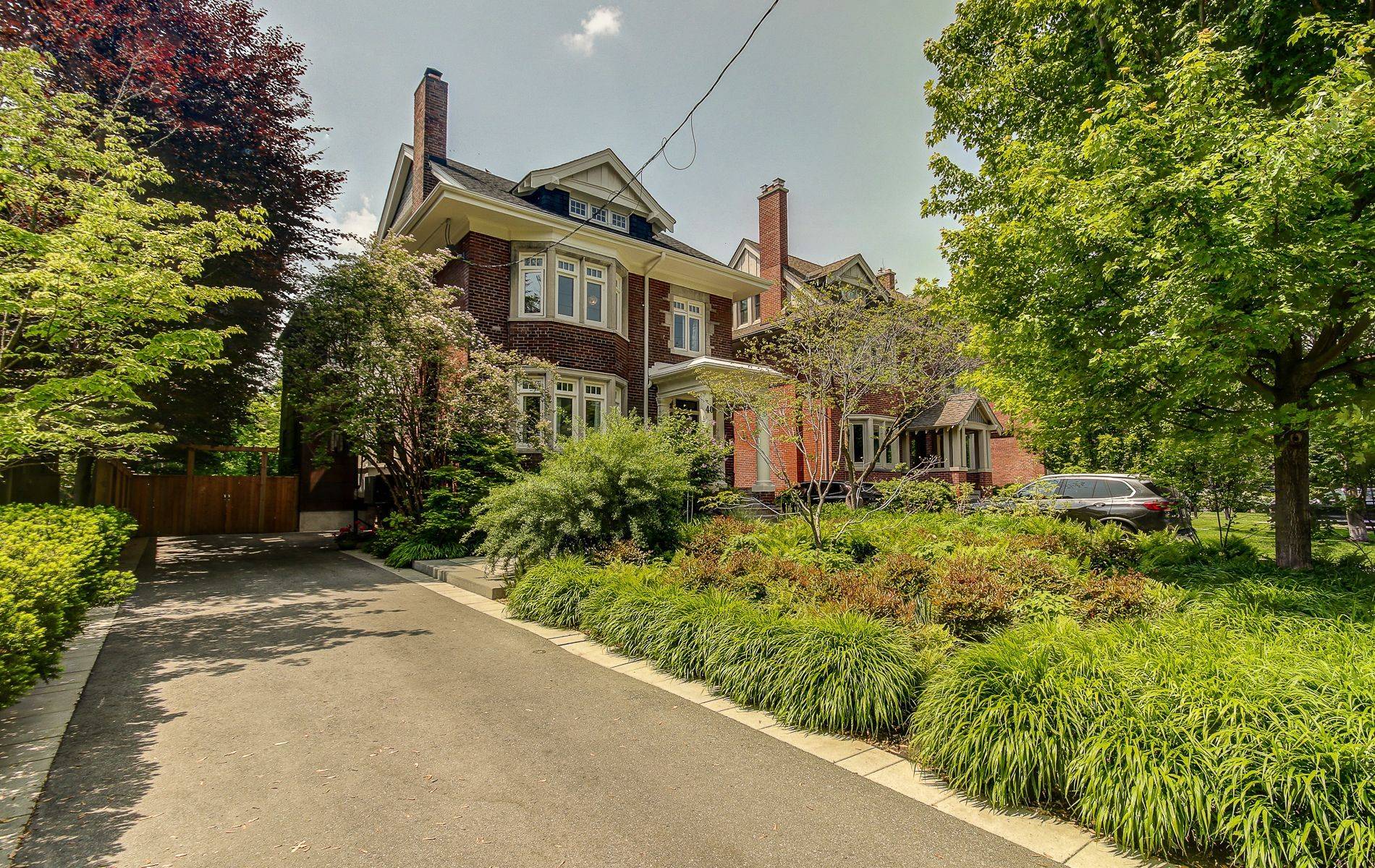 Toronto C02, ON M4V 2R5,40 Warren RD