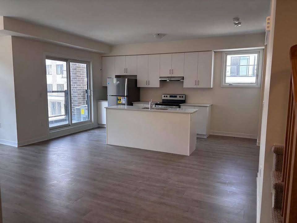 Pickering, ON L1V 2P8,1695 Dersan ST #1002