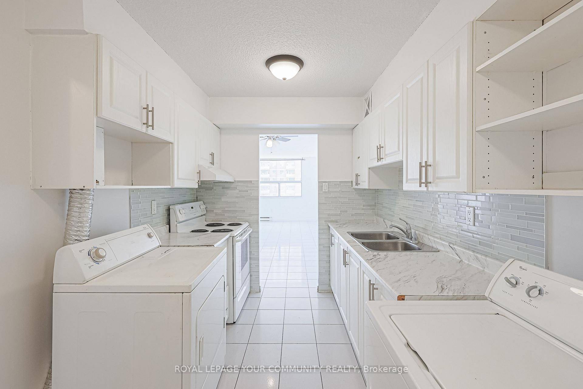 Toronto W05, ON M3N 2Y5,10 Tobermory DR #1011