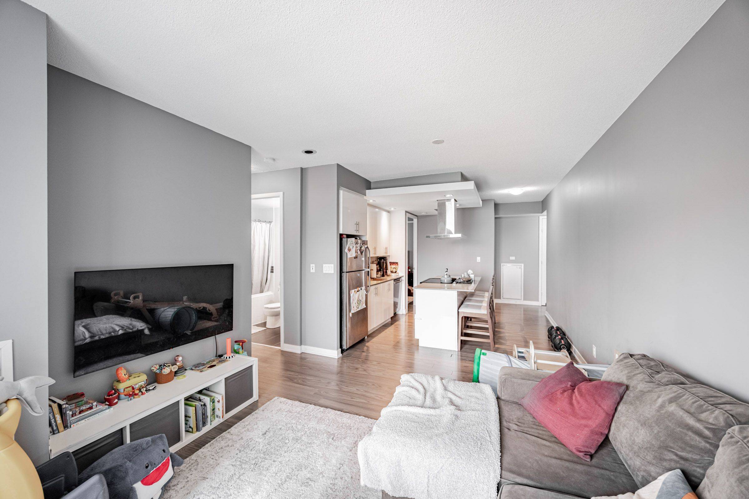 Toronto W06, ON M8Y 0B3,165 Legion RD N #1132