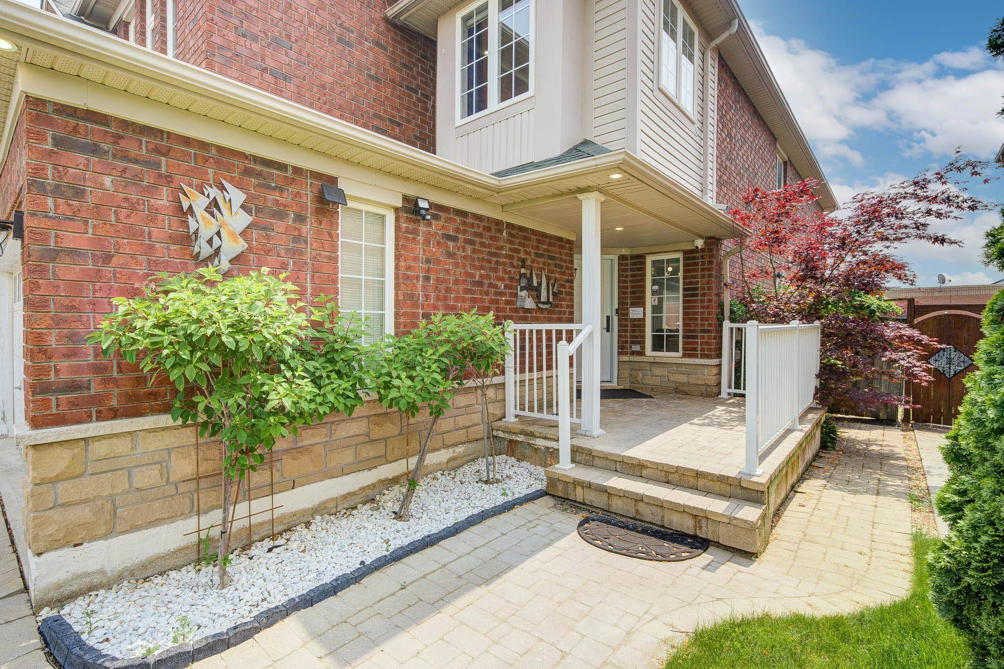 Oakville, ON L6M 5B1,2094 Redstone CRES