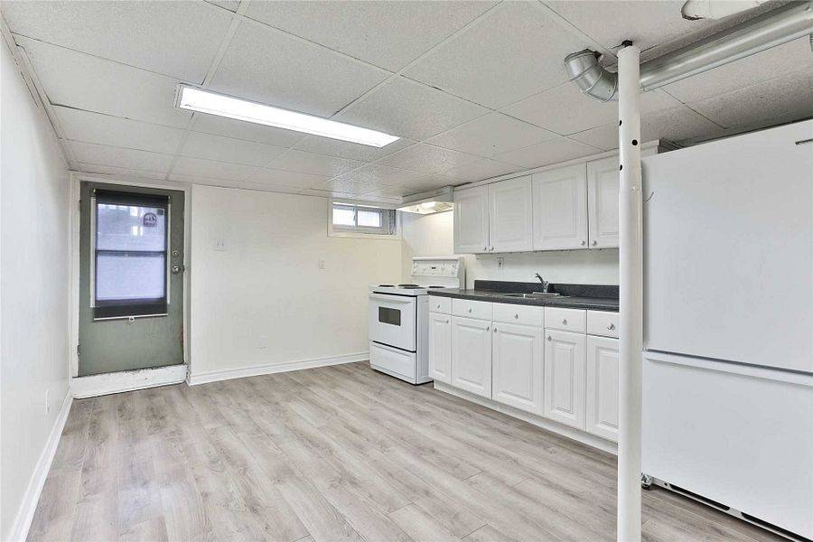 Toronto W03, ON M6N 2Y4,98 Uxbridge AVE #Basement