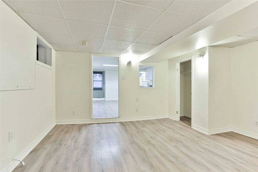 Toronto W03, ON M6N 2Y4,98 Uxbridge AVE #Basement
