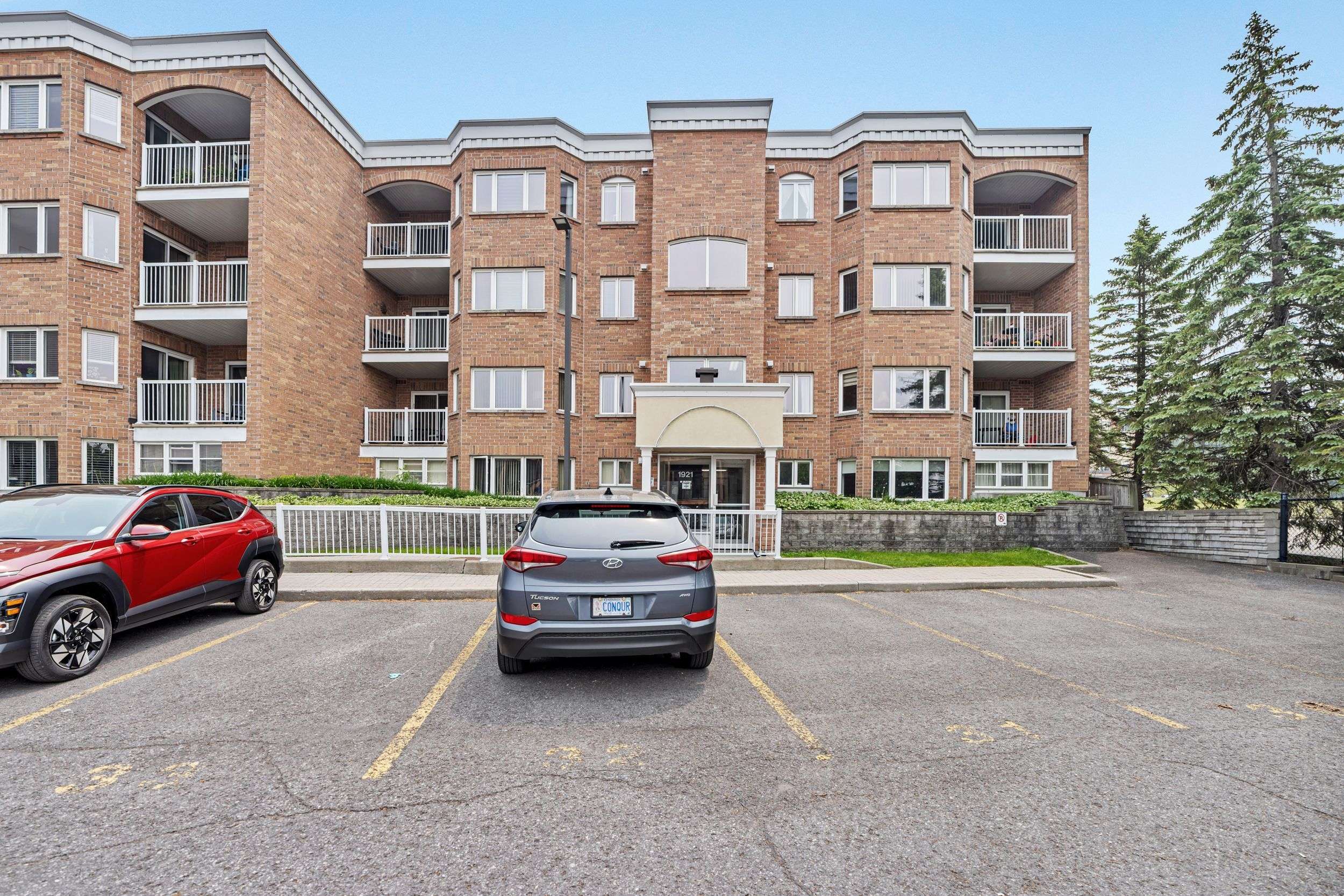 Orleans - Convent Glen And Area, ON K1C 0A3,1921 St Joseph BLVD #203