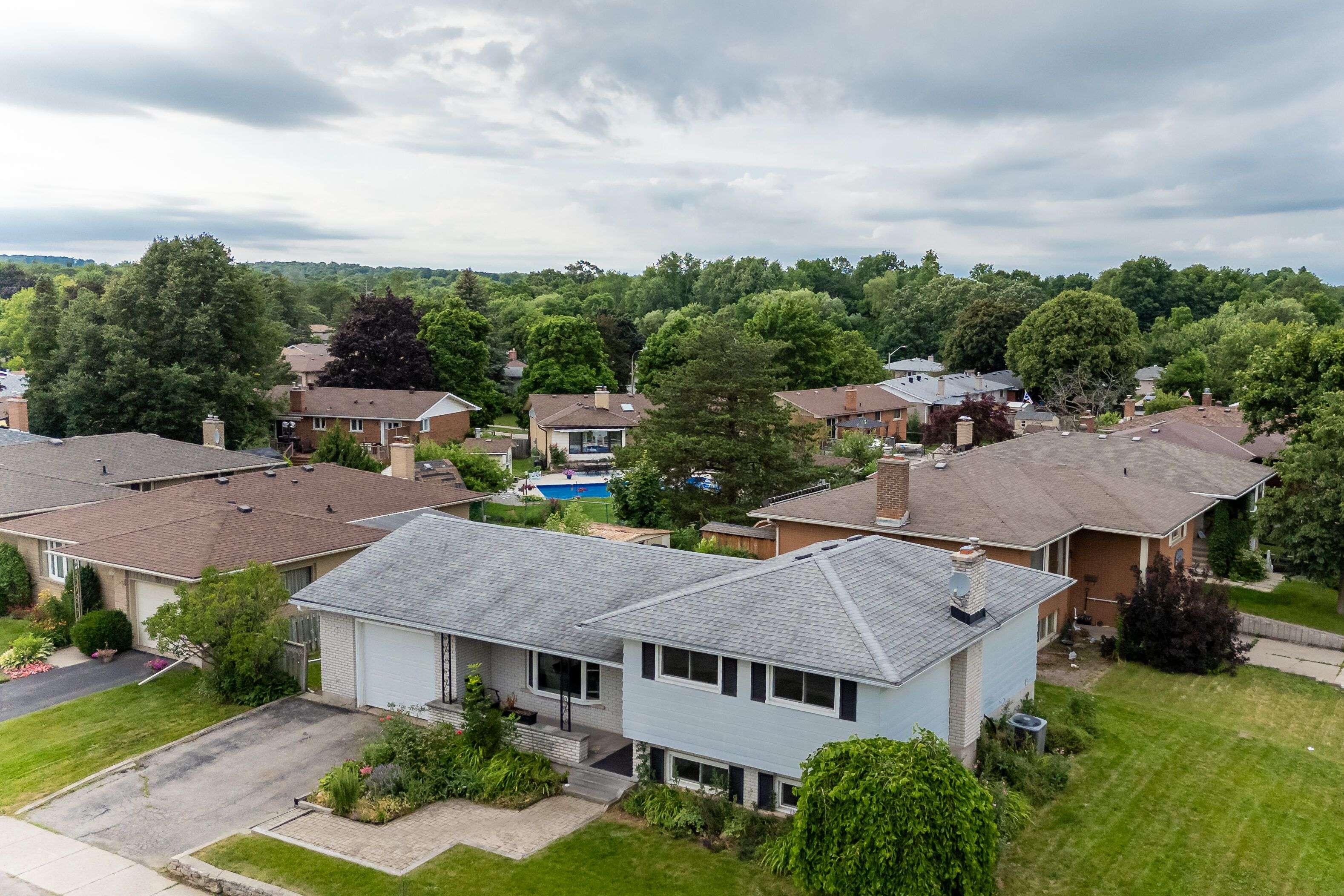 Waterloo, ON N2L 4N1,560 Highpoint AVE #Upper