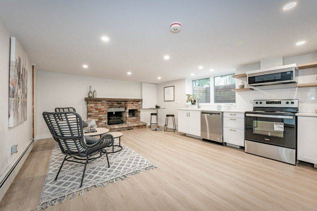 Guelph, ON N1E 5A1,14 Clara ST #B