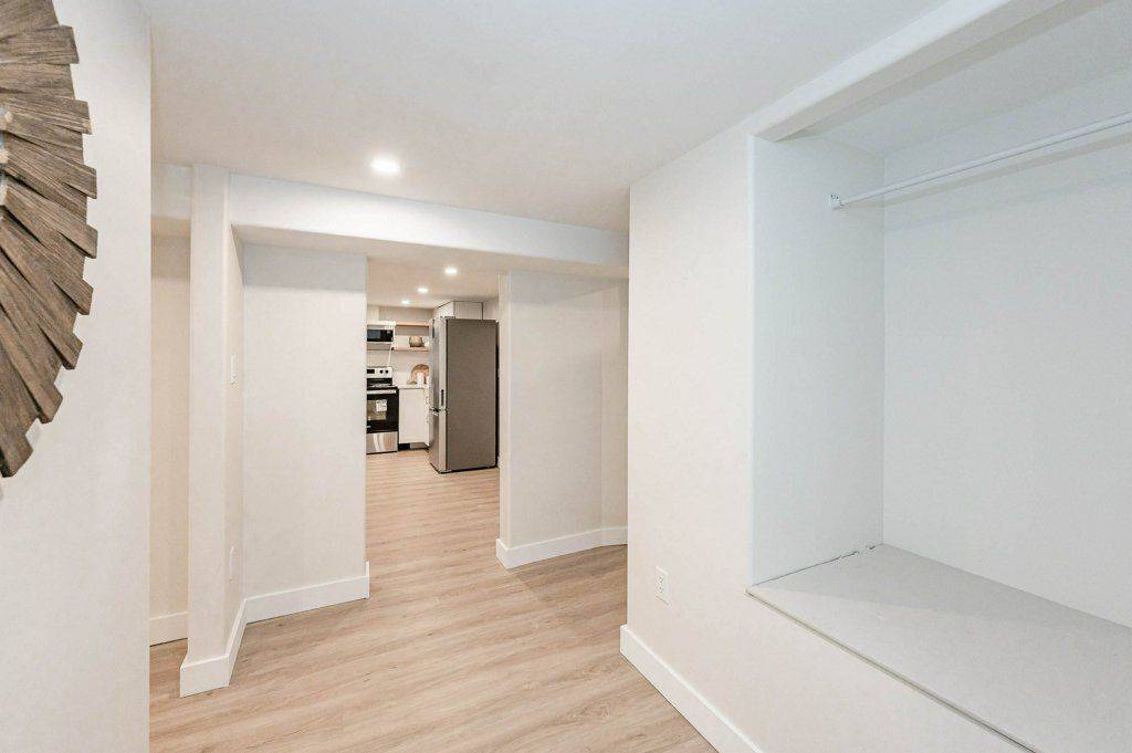 Guelph, ON N1E 5A1,14 Clara ST #B