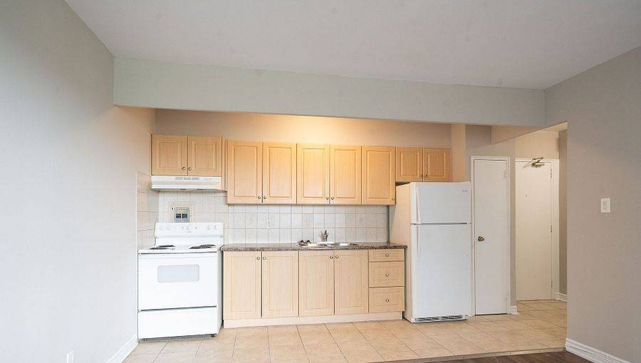 Hamilton, ON L8H 4A6,468 Ottawa ST #221B