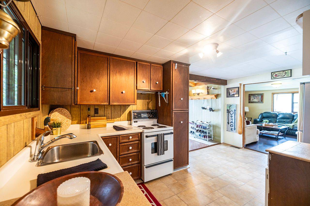 Kawartha Lakes, ON K9V 0H6,38 Riverside DR