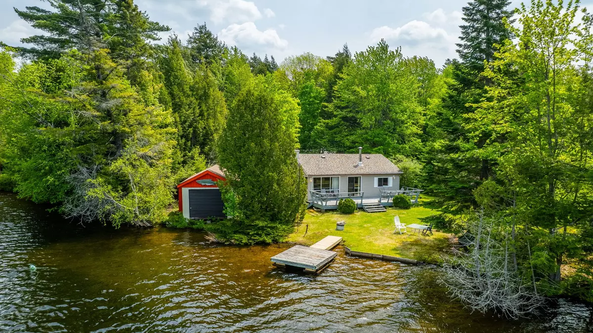 Highlands East, ON K0L 2Y0,1058 DOREEN'S LN