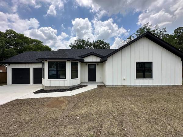 317 N Clark Street, Comanche, TX 76442