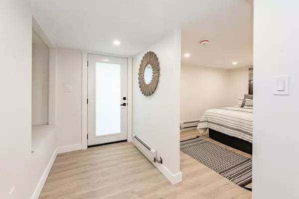 Guelph, ON N1E 5A1,14 Clara ST #B
