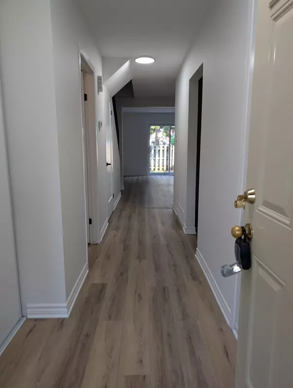 Kanata, ON K2L 3E2,76 Clarkson CRES W
