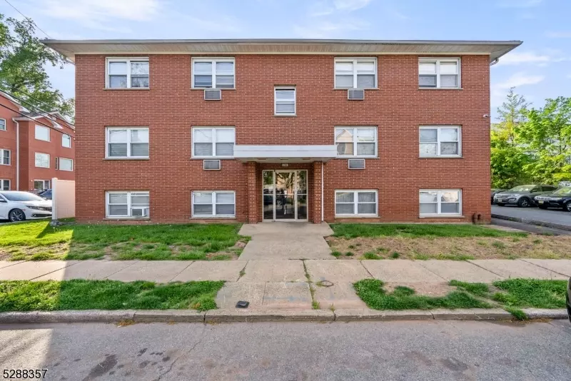 100 Luttgen Pl #C2, Linden City, NJ 07036
