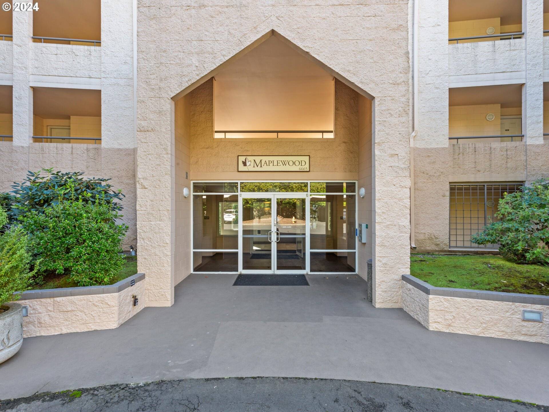 Portland, OR 97210,6665 W BURNSIDE RD #413