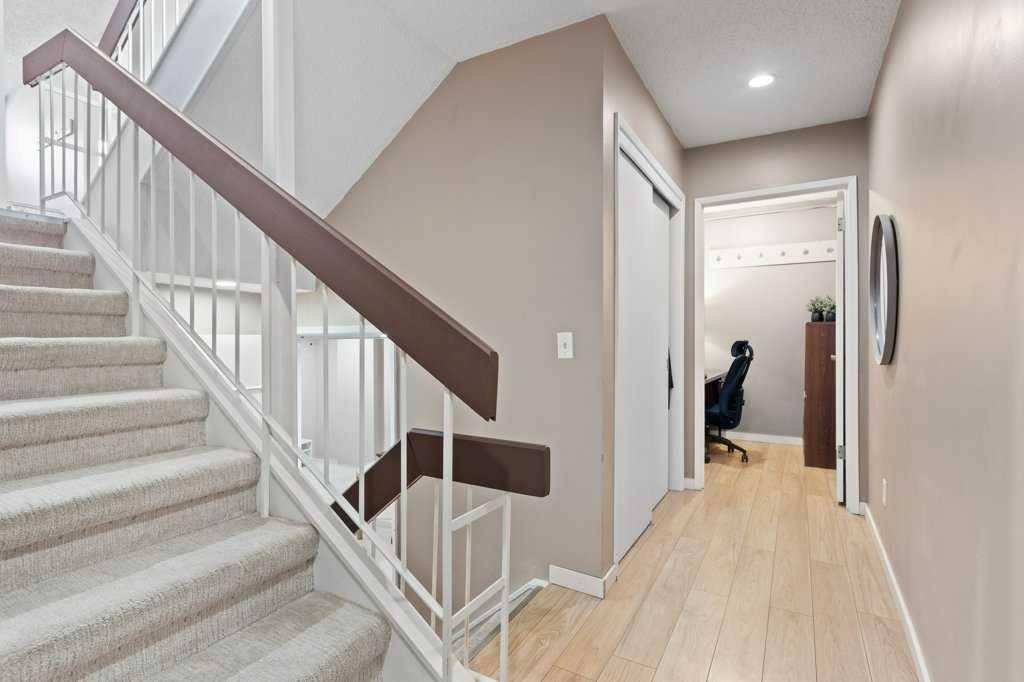 Calgary, AB T2W 1B6,435 Brae Glen CRES Southwest