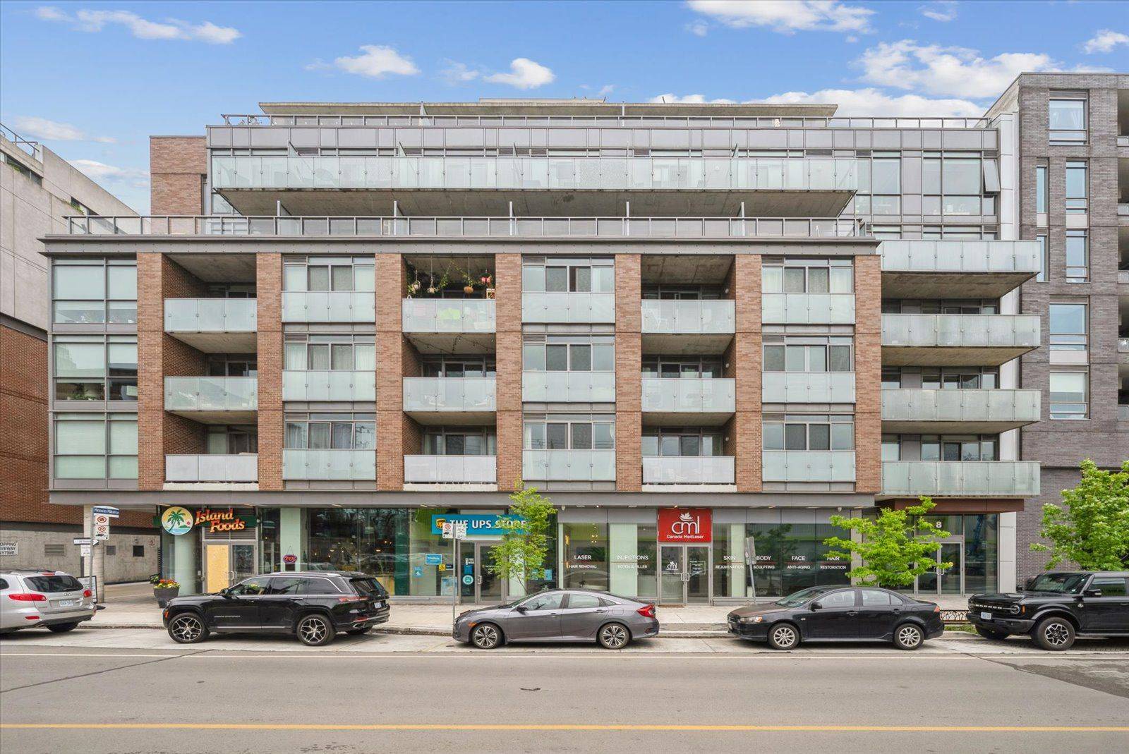 Toronto C01, ON M6J 0B3,8 Gladstone AVE #602