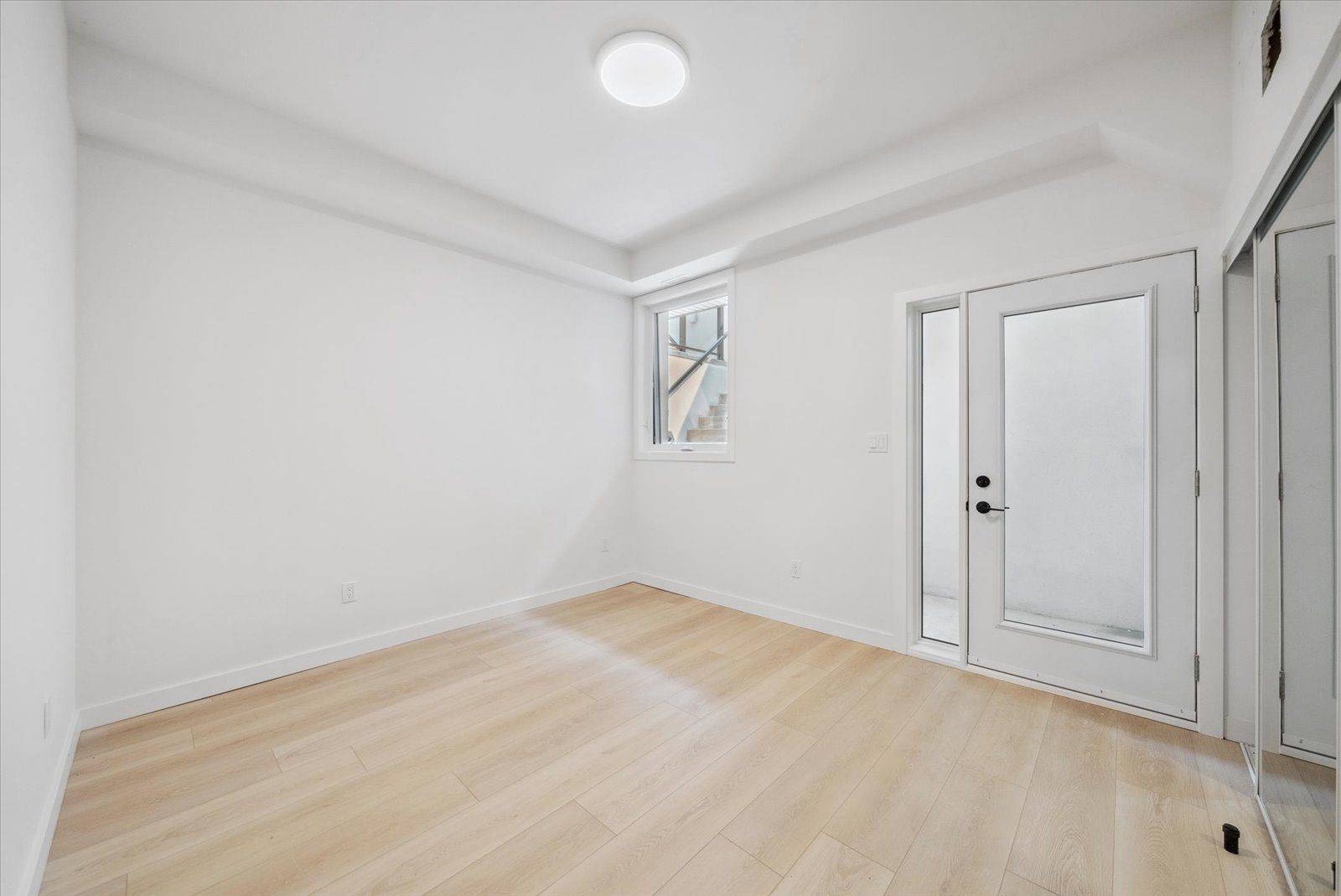 Toronto C02, ON M5R 3C1,367 Howland AVE #1