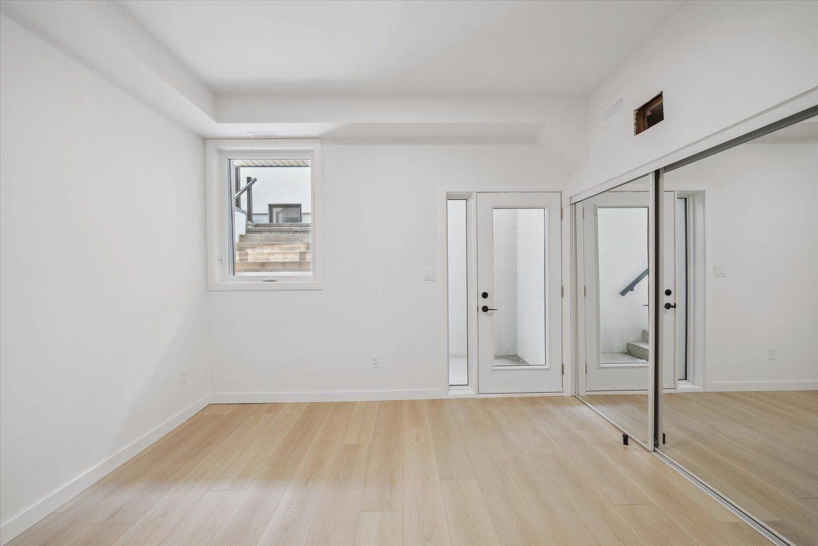 Toronto C02, ON M5R 3C1,367 Howland AVE #1