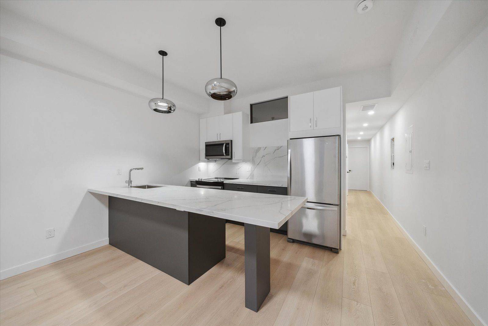 Toronto C02, ON M5R 3C1,367 Howland AVE #1