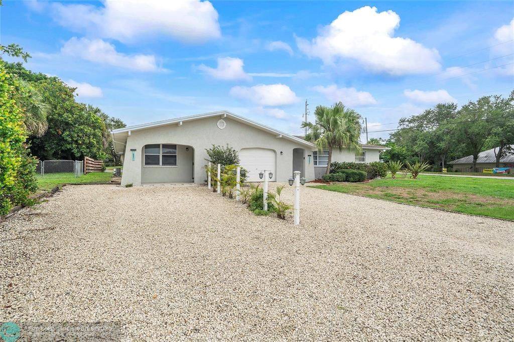 3317 NE Jeannette Dr, Jensen Beach, FL 34957