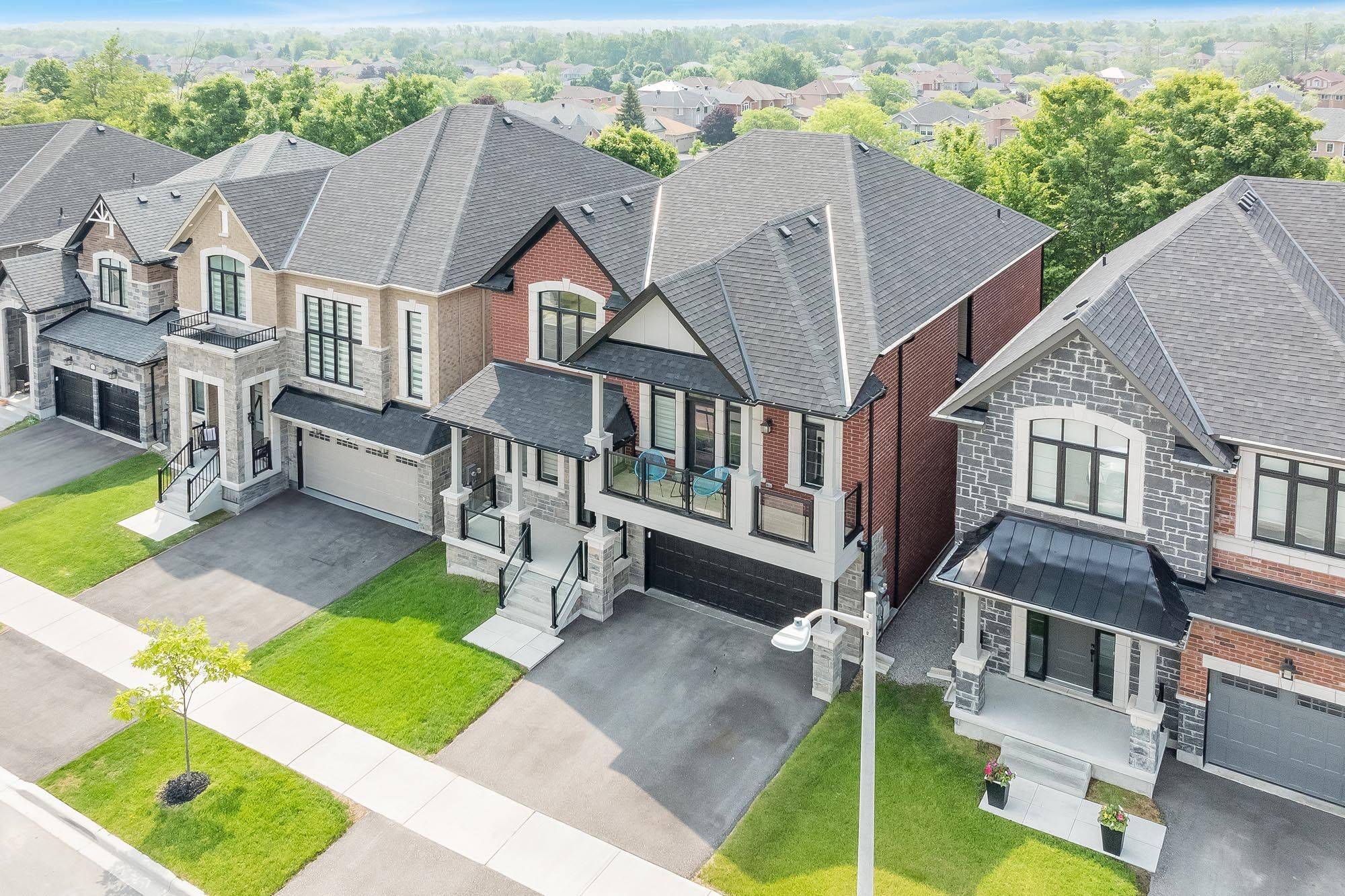 1425 Blackmore ST, Innisfil, ON L9S 0P2