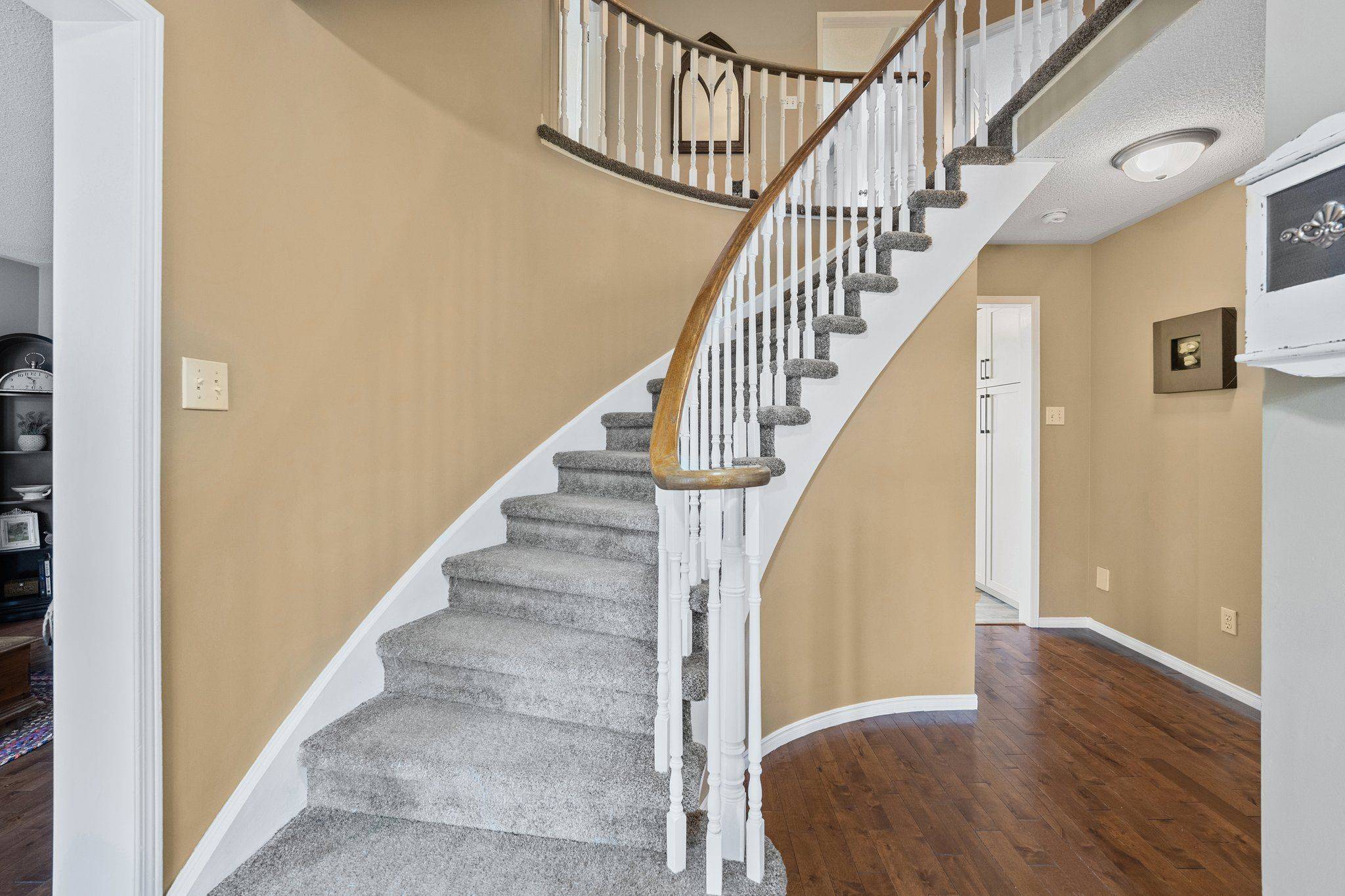 Barrie, ON L4N 7X7,481 Ferndale DR N