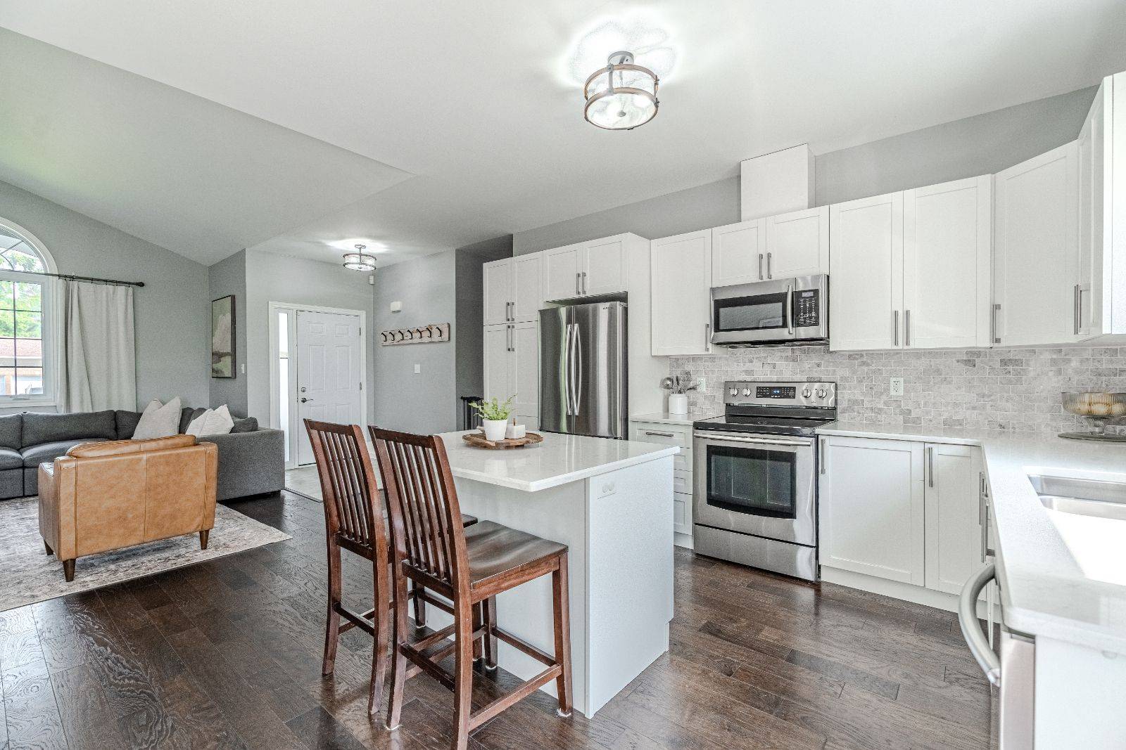 Severn, ON L0K 1E0,55 Donlands CT