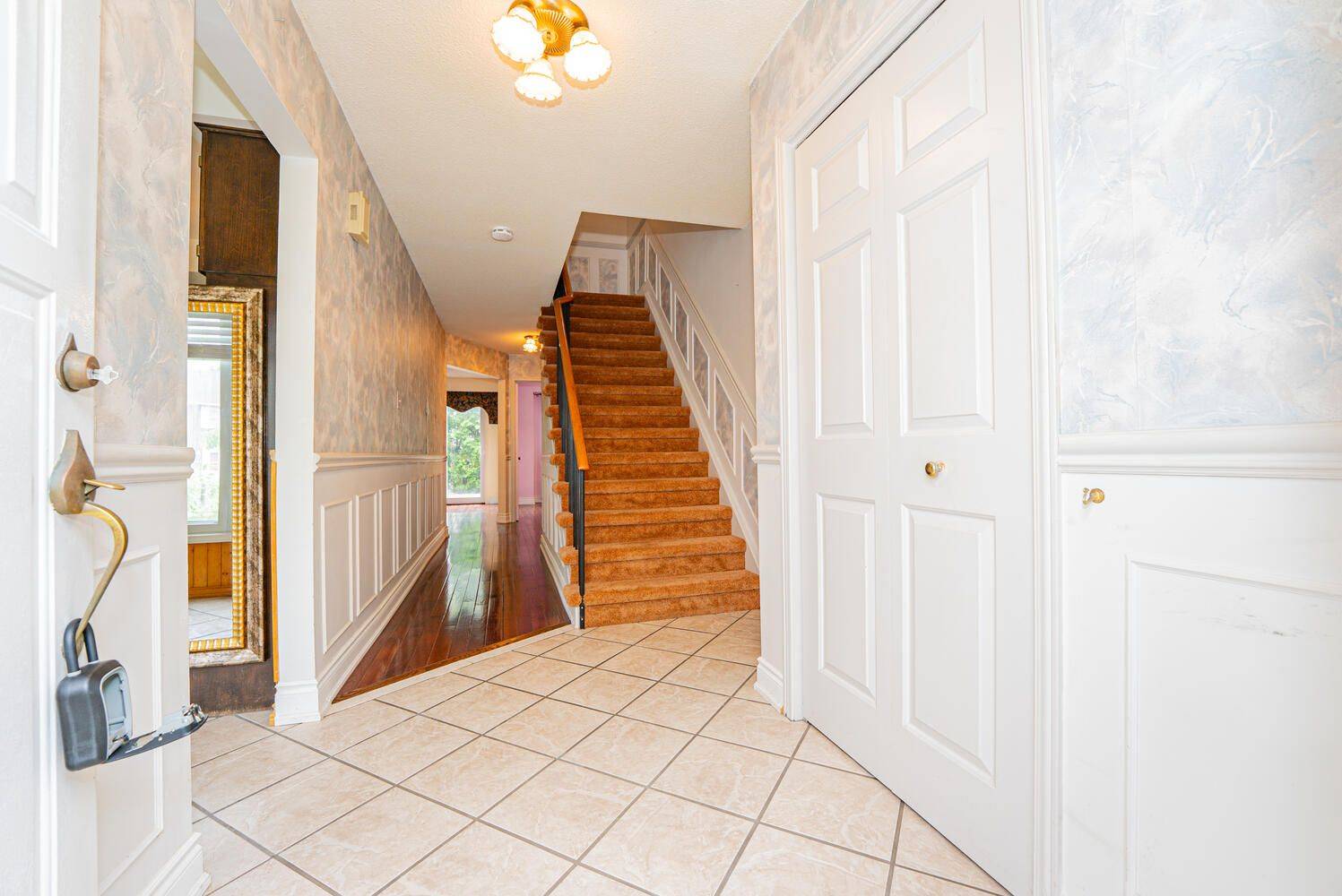 Brampton, ON L6Z 1K5,40 Omega SQ