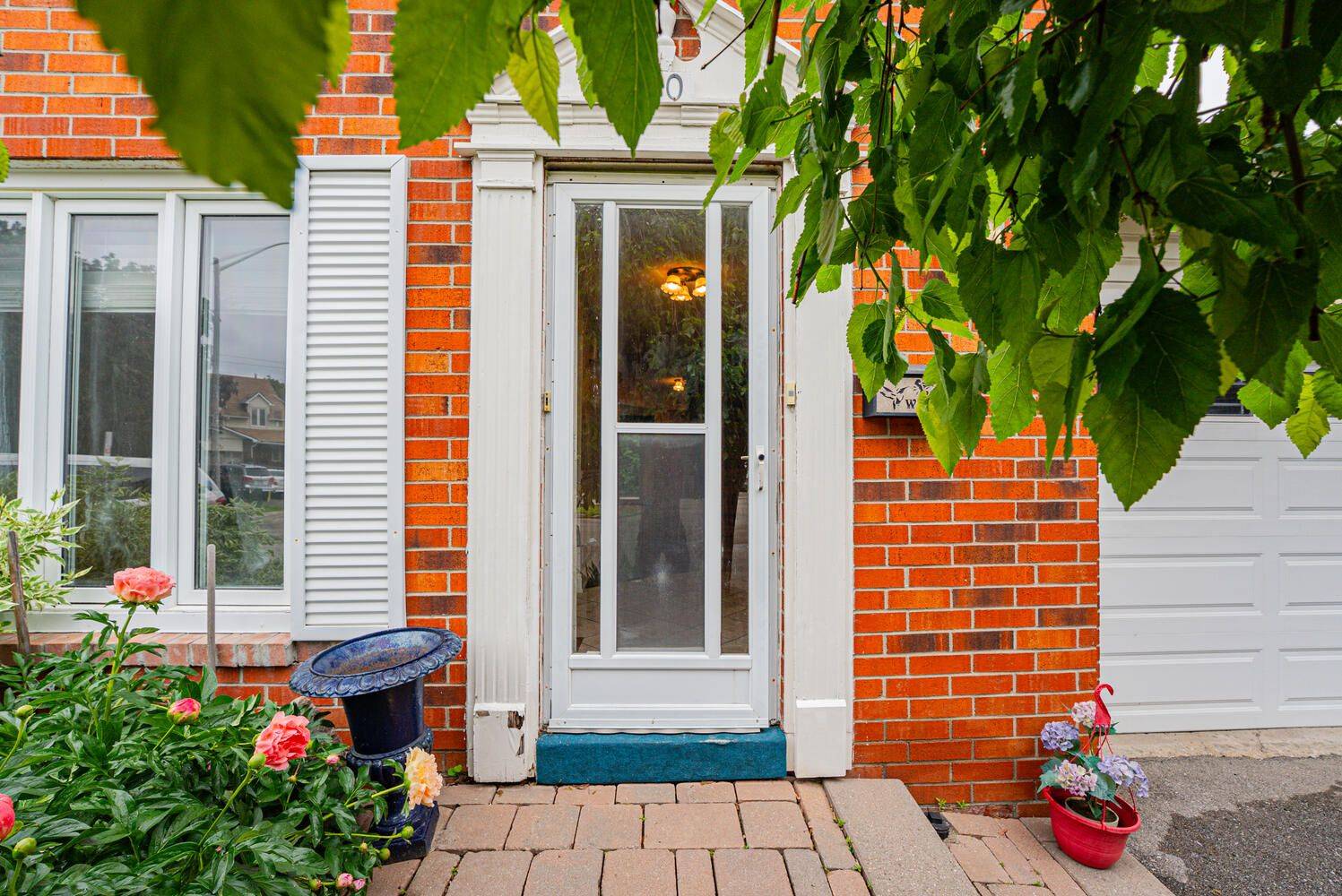 Brampton, ON L6Z 1K5,40 Omega SQ