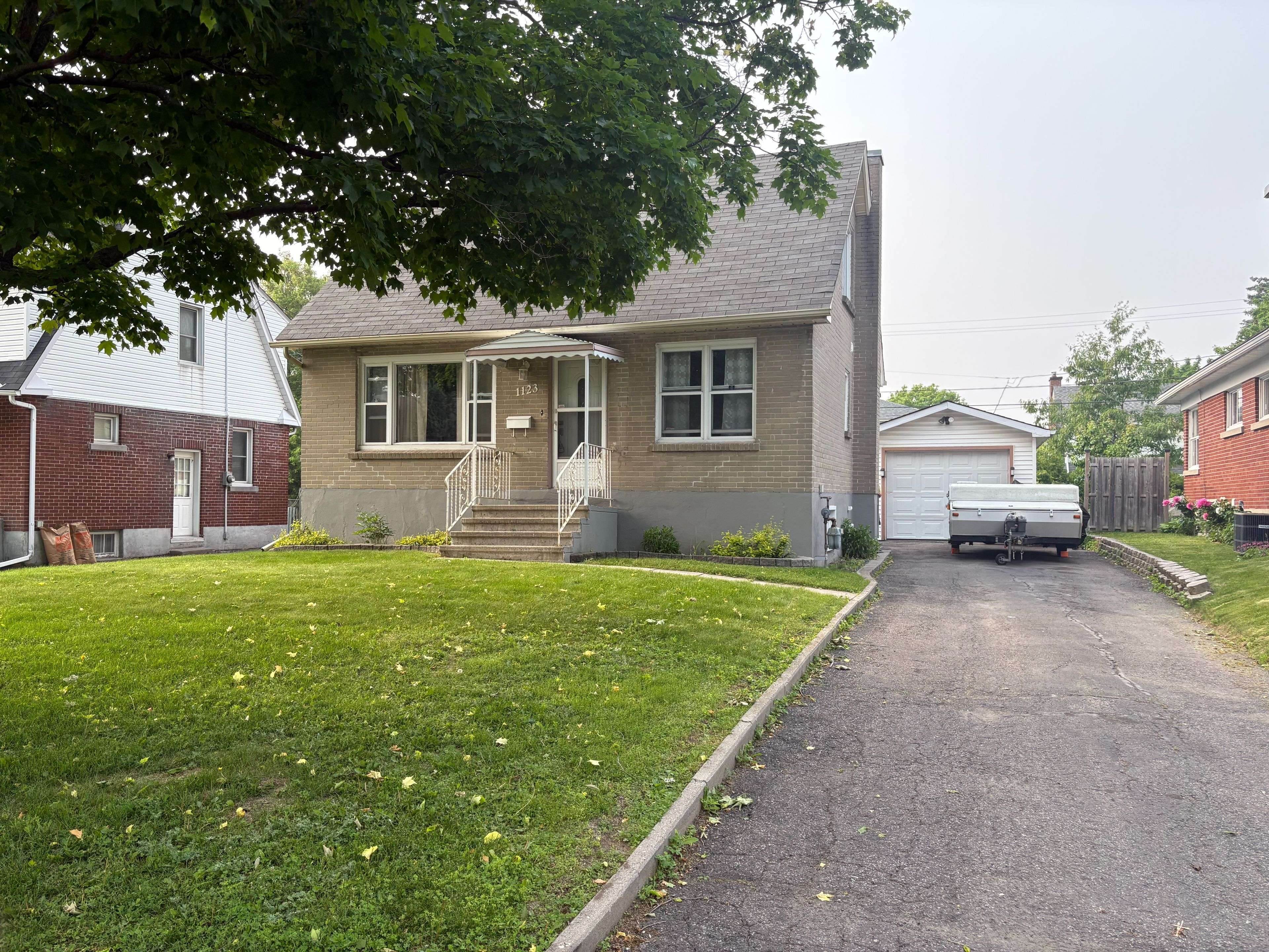 1123 Secord AVE, Billings Bridge - Riverside Park And Area, ON K1H 8C9