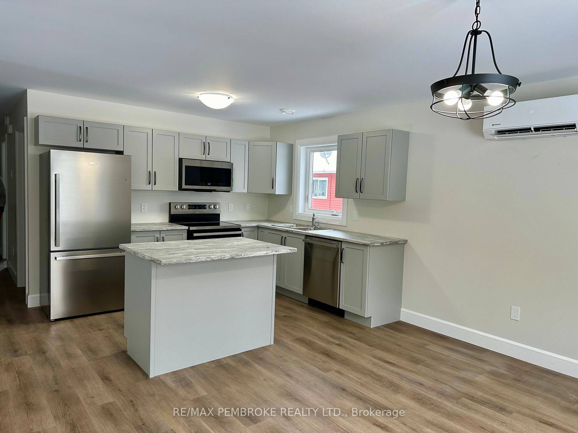 Laurentian Hills, ON K0J 1J0,51 Sydney ST