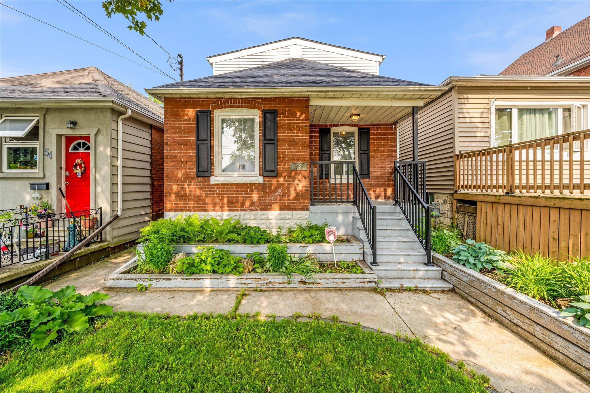 Hamilton, ON L8V 2X7,52 East 24th ST
