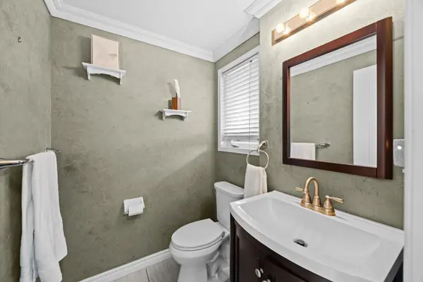 Scugog, ON L9L 1T5,33 Winchurch DR