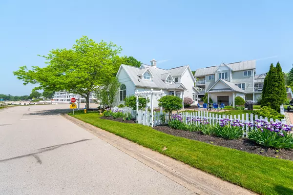 Fort Erie, ON L0S 1B0,40 Promenade WAY